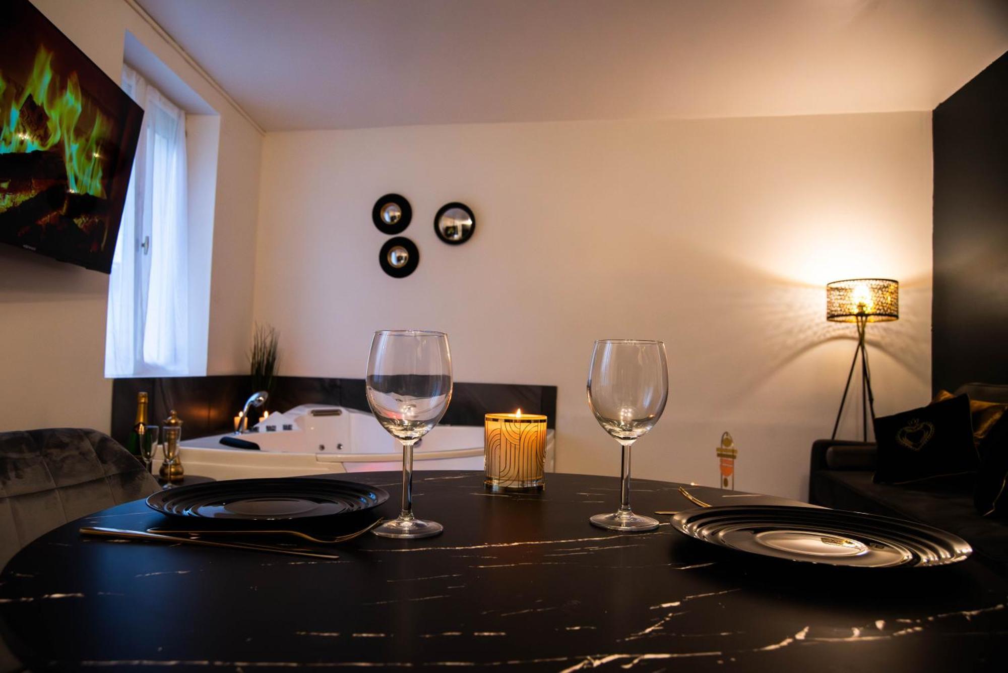 Suite Romantique Jacuzzi Moulins Kültér fotó